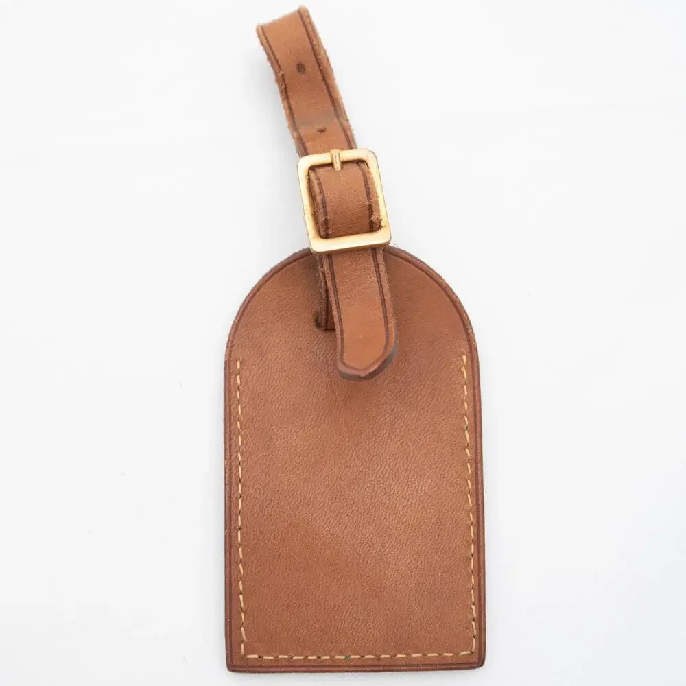 Louis Vuitton features size